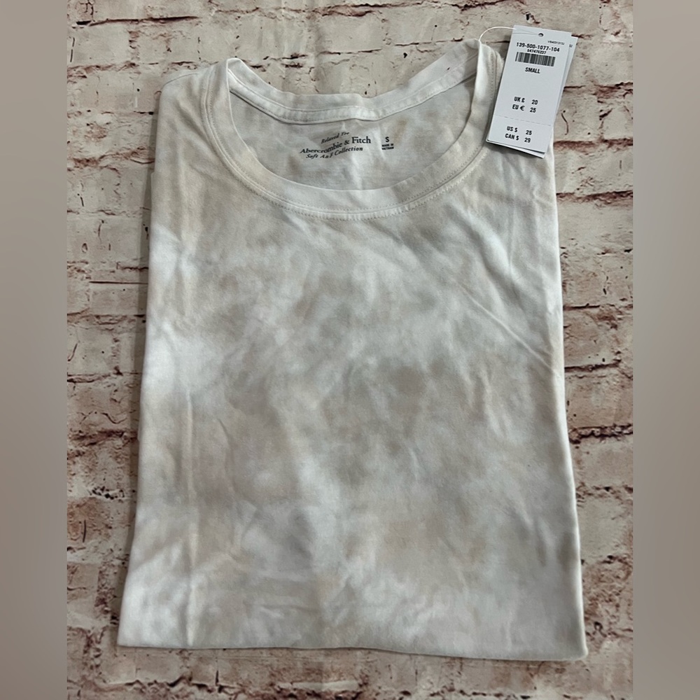 NWT Abercrombie Relaxed Tee, Size S
